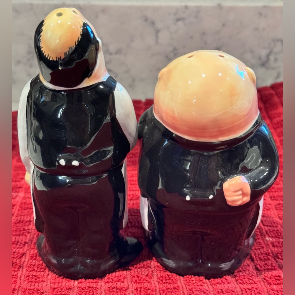 Never used “Dinner is Served” Butler Salt & Pepper Shakers Collectible Kitchen - Picture 2 of 4